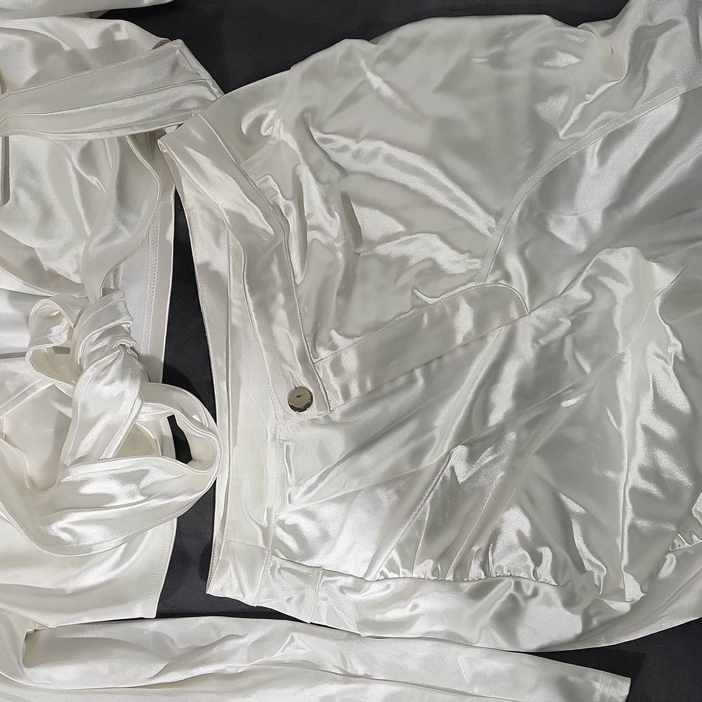 Elegant Cream Satin Leggings Set - Picture 4 of 8